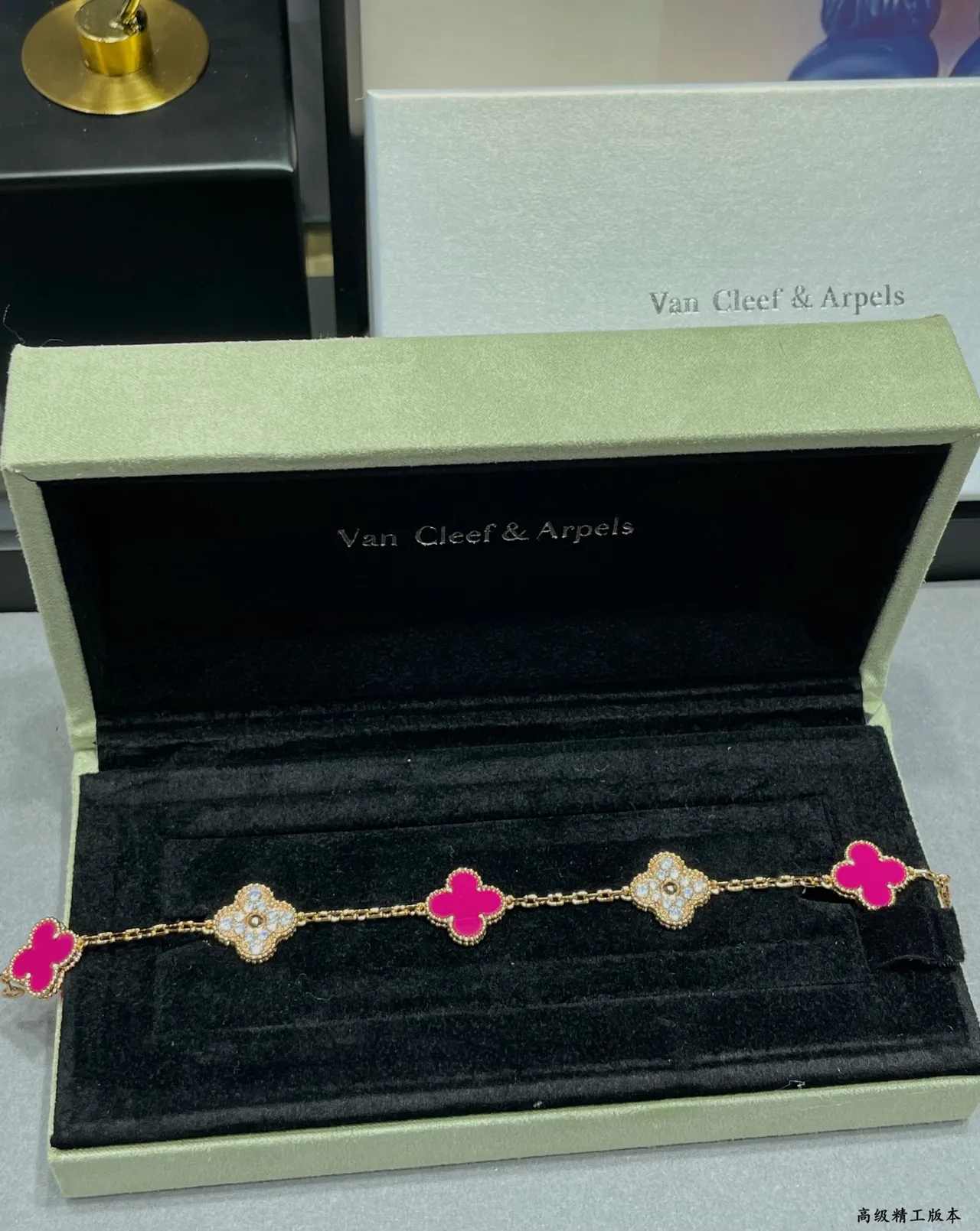 Van Cleef & Arpels Alhambra Bracelet en émail rose et diamants 7