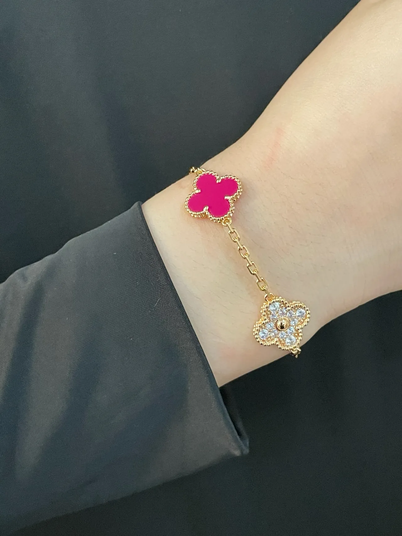 Van Cleef & Arpels Alhambra Bracelet en émail rose et diamants 9