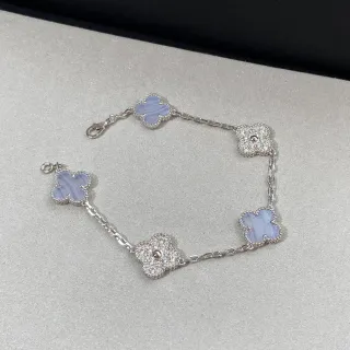 Van Cleef & Arpels Alhambra فضي بنفسجي نبات الكلفر ذو الأوراق الأربعة نقشات تفاصيل الحافة المزينة بالخرز سوار