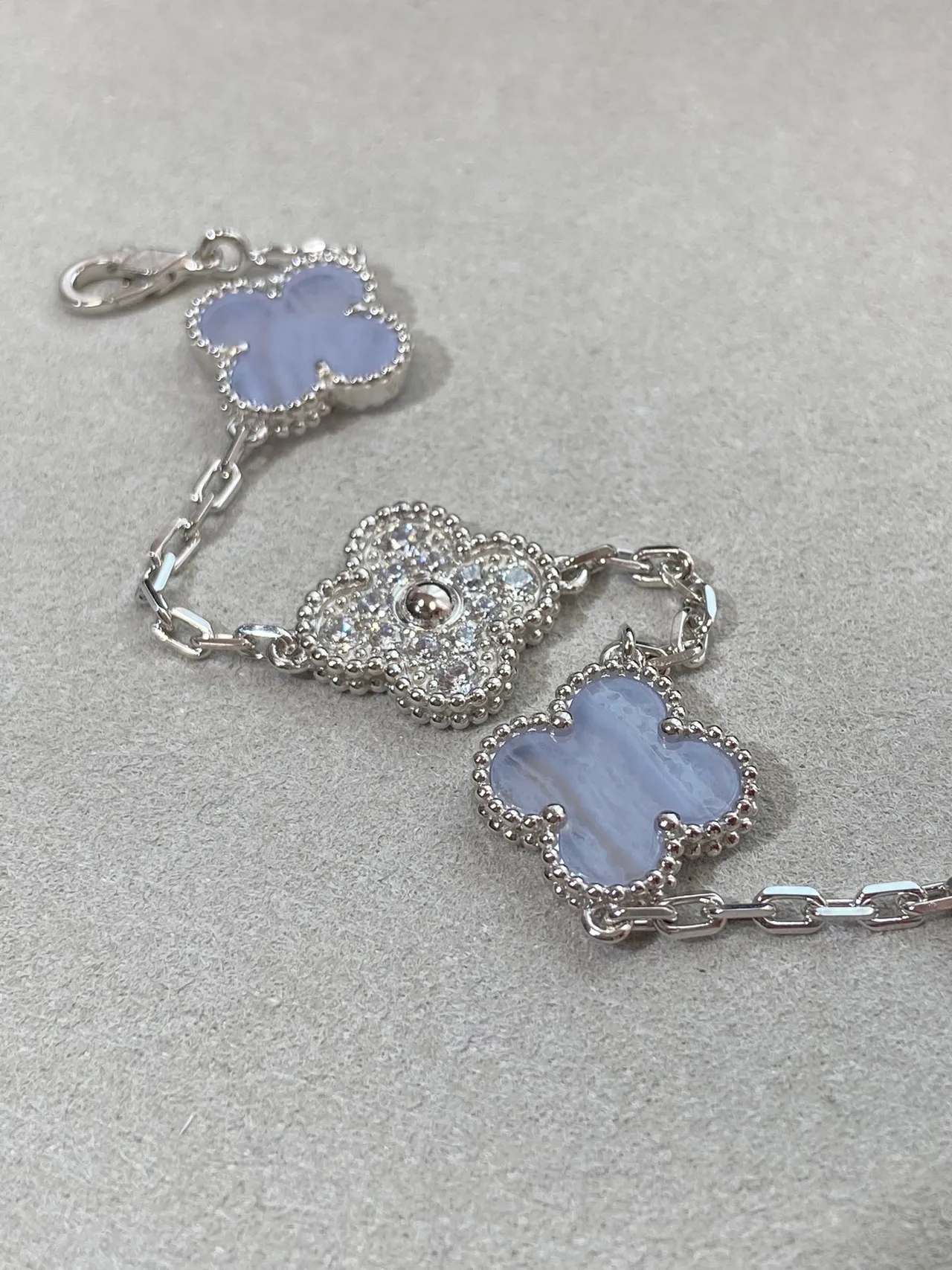 Van Cleef & Arpels Alhambra Argent Violet Trèfle à Quatre Feuilles Motifs Détail de Borda avec Perles Bracelet 4