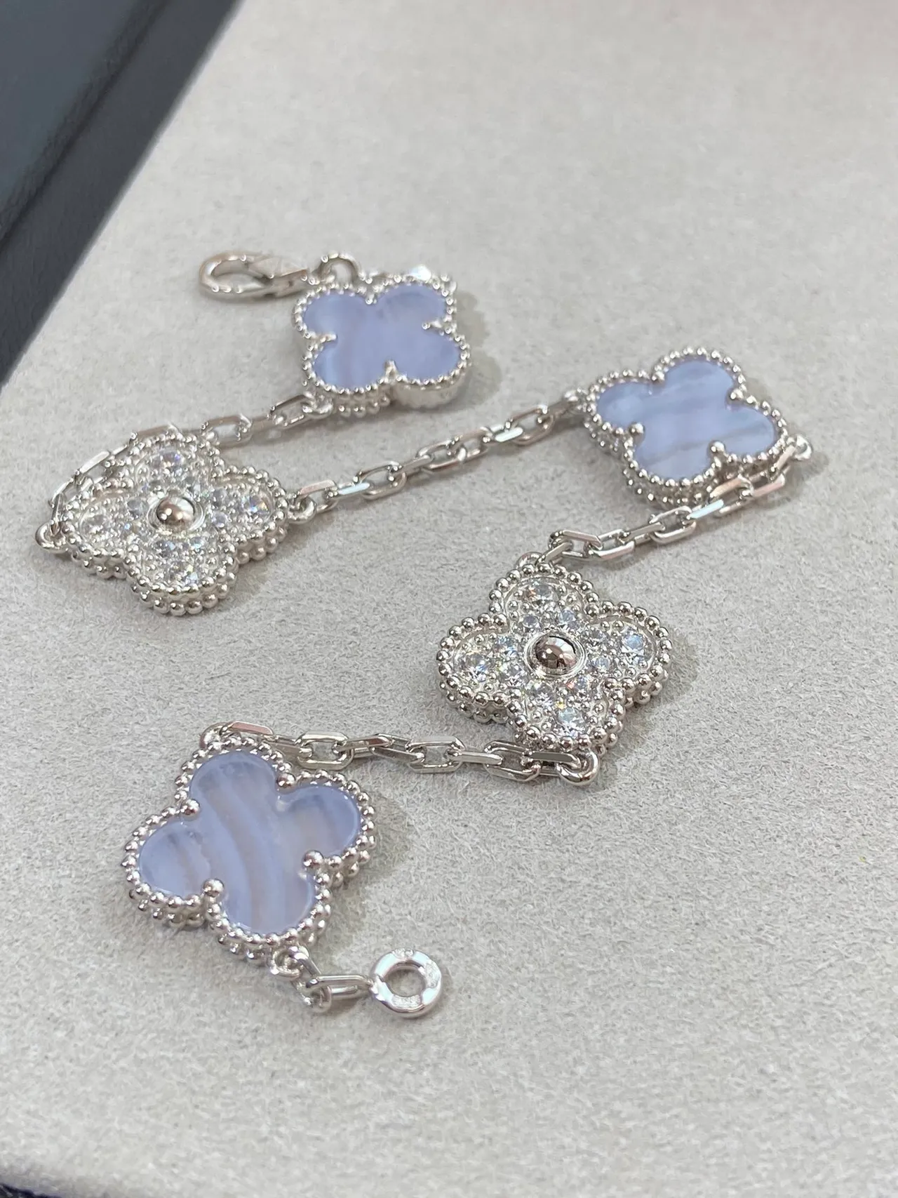 Van Cleef & Arpels Alhambra Argent Violet Trèfle à Quatre Feuilles Motifs Détail de Borda avec Perles Bracelet 5