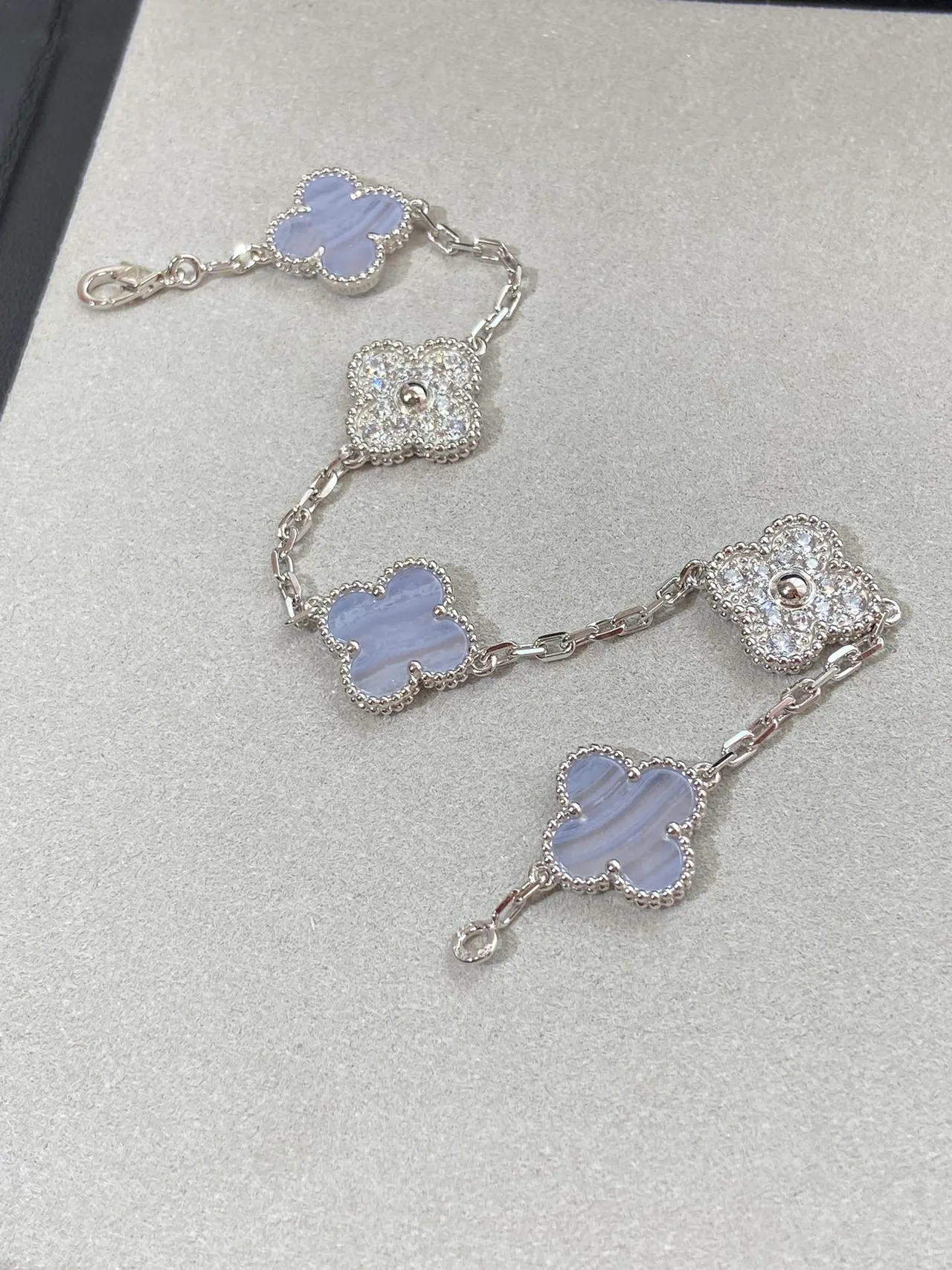 Van Cleef & Arpels Alhambra Argent Violet Trèfle à Quatre Feuilles Motifs Détail de Borda avec Perles Bracelet 8