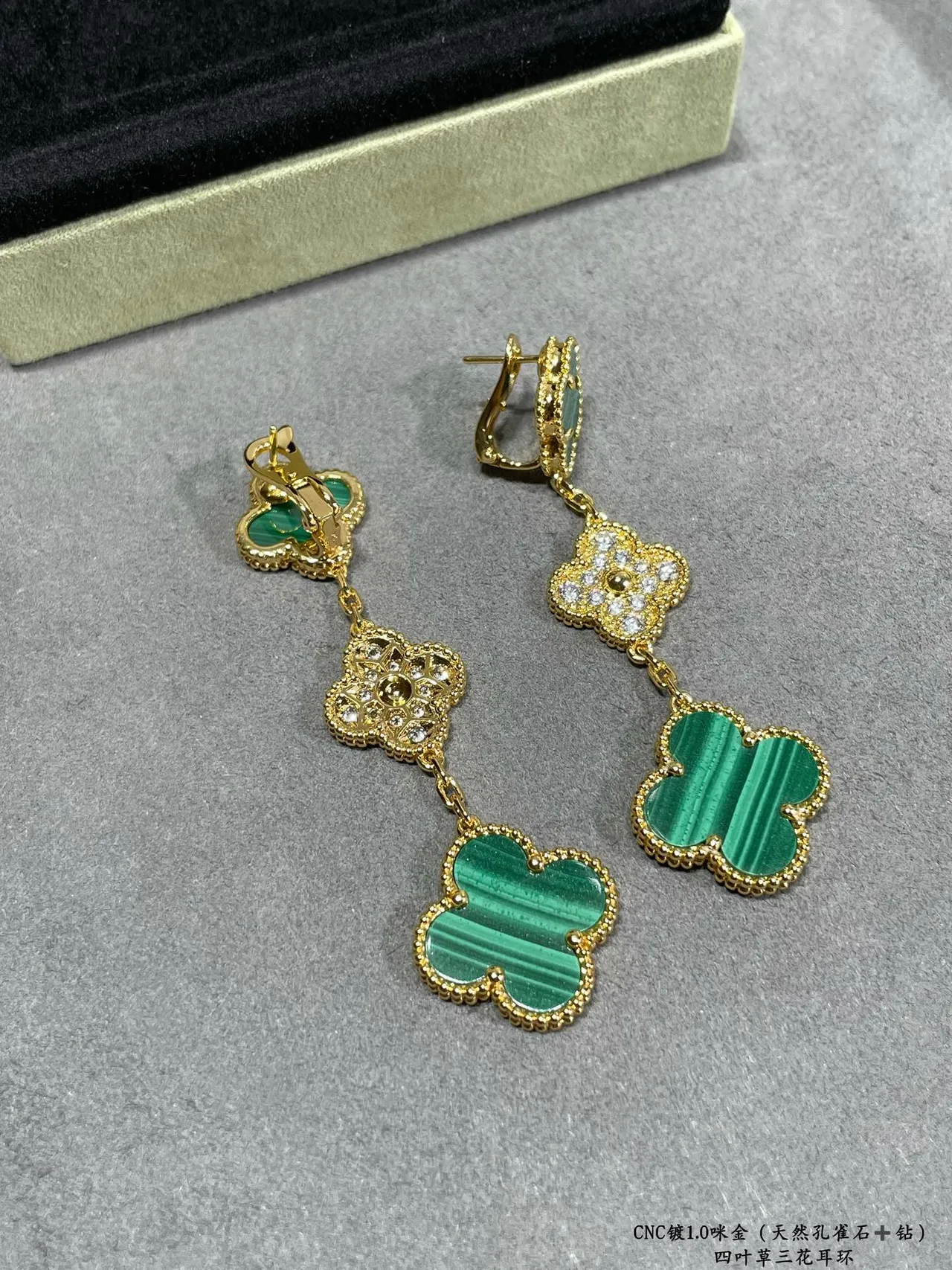 Van Cleef & Arpels Alhambra Trois-Fleurs Malaquite et Diamant Boucles d'Oreilles 5