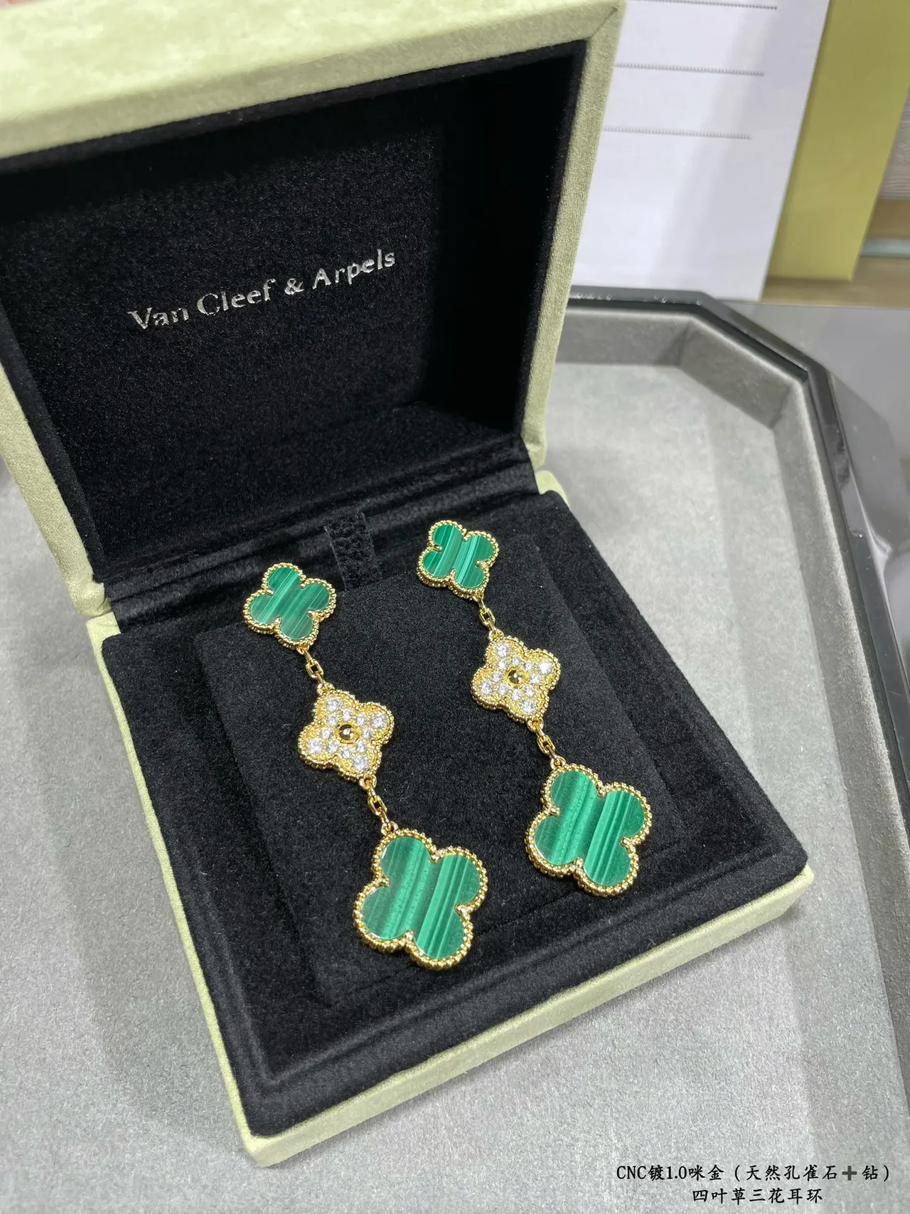 Van Cleef & Arpels Alhambra Trois-Fleurs Malaquite et Diamant Boucles d'Oreilles 7