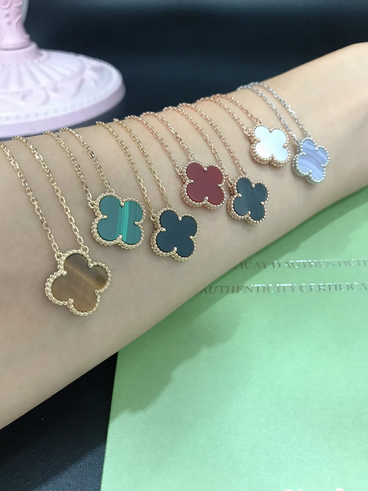 Van Cleef & Arpels Alhambra Œil de tigre Or collier 2