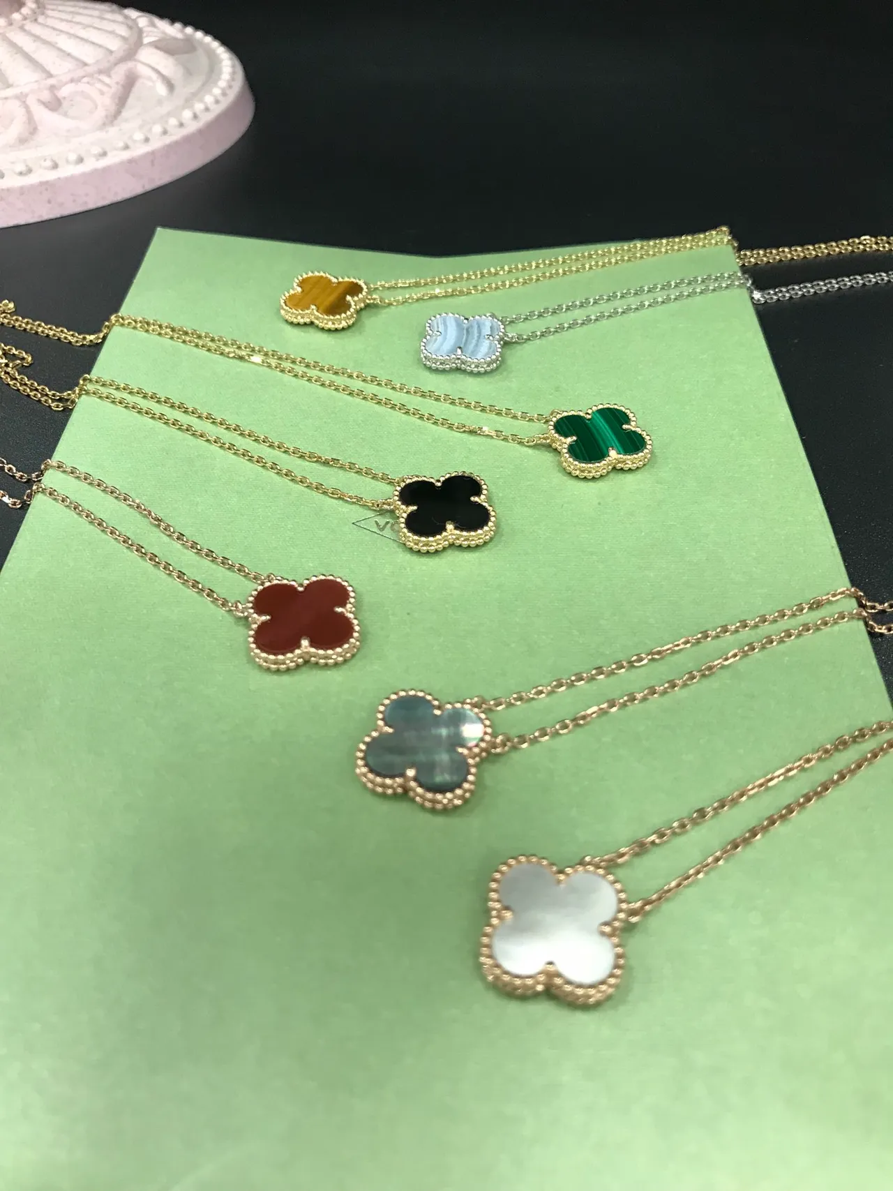 Van Cleef & Arpels Alhambra Œil de tigre Or collier 3