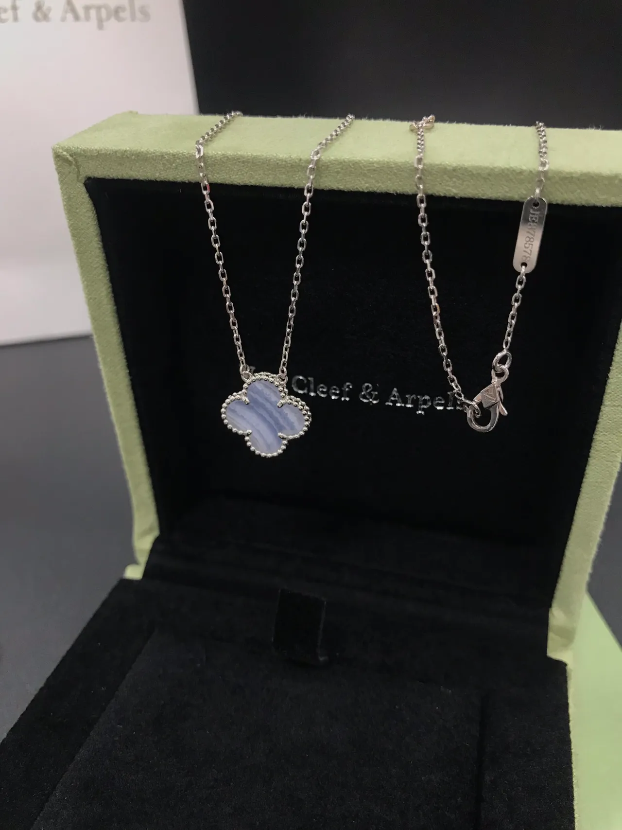 Van Cleef & Arpels Alhambra Œil de tigre Or collier 4