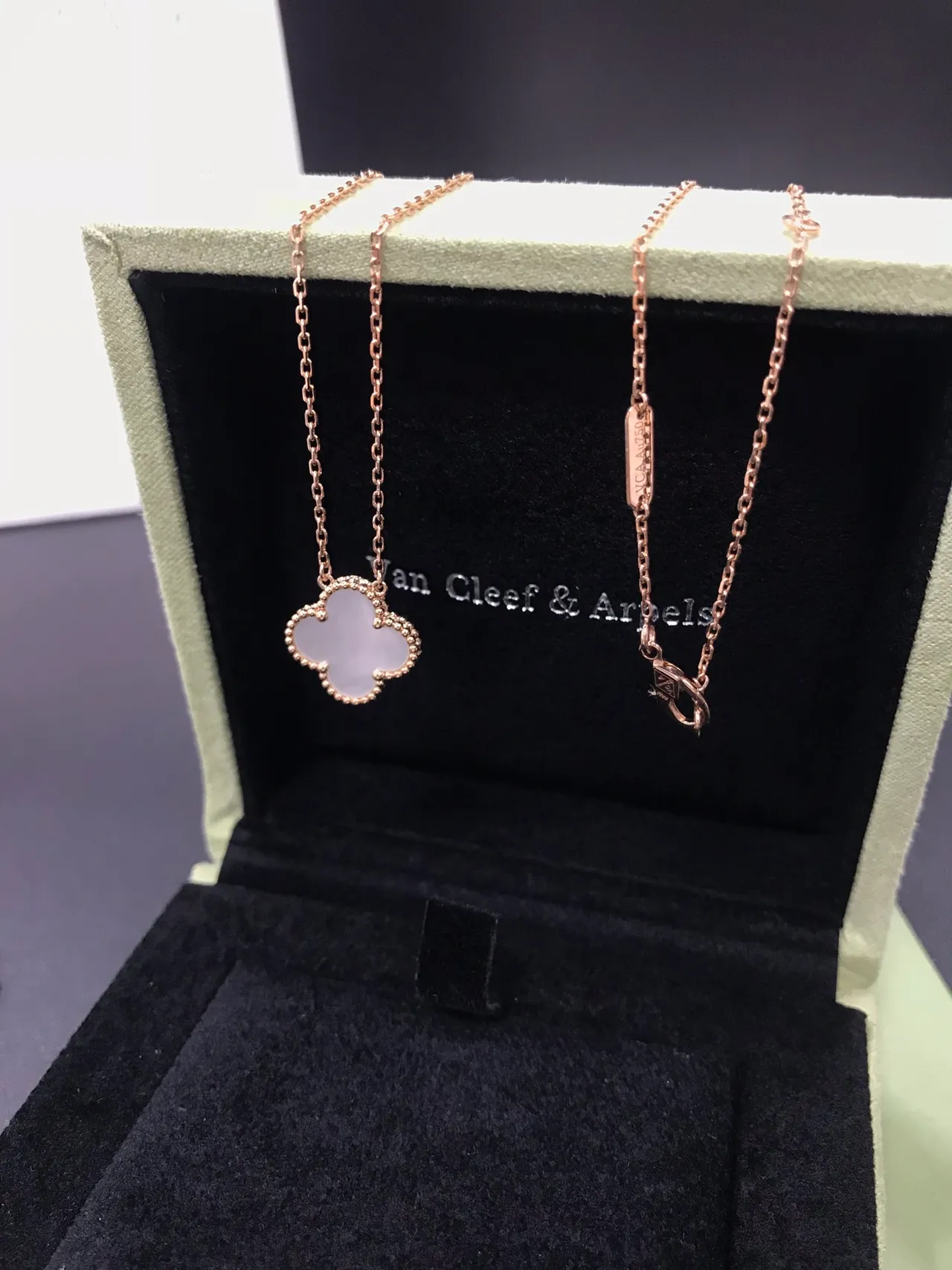 Van Cleef & Arpels Alhambra Œil de tigre Or collier 5