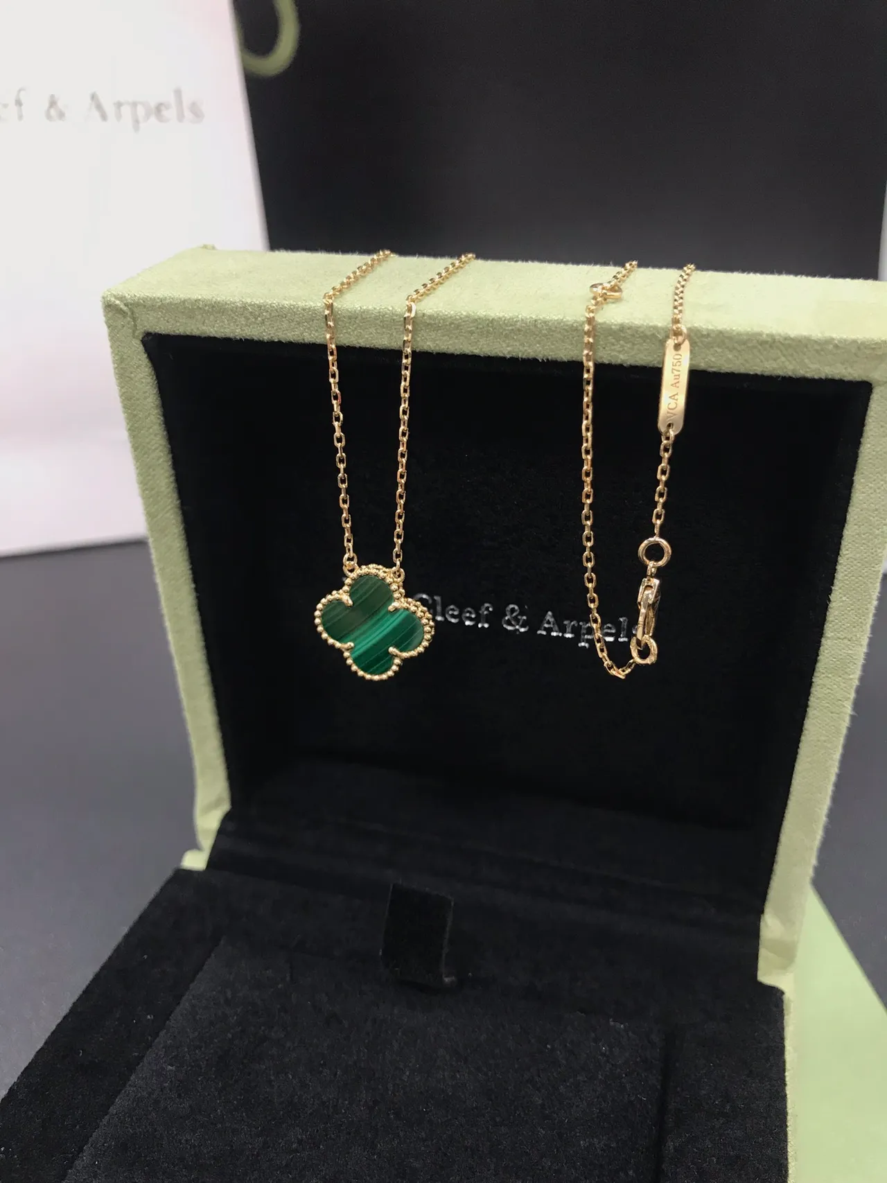 Van Cleef & Arpels Alhambra Œil de tigre Or collier 9