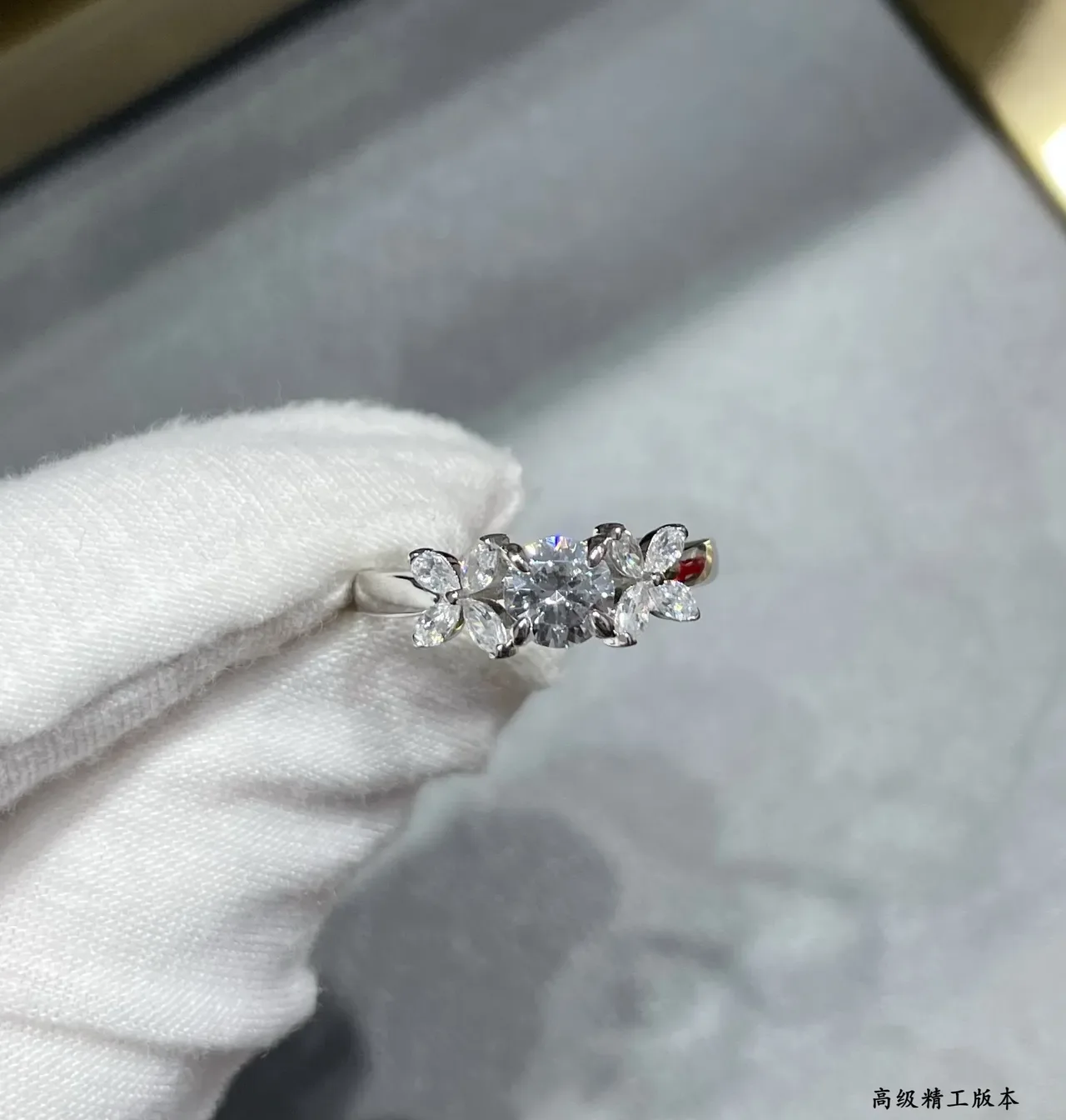Van Cleef & Arpels Frivole نمط زهور خاتم الماس معدن أبيض 4