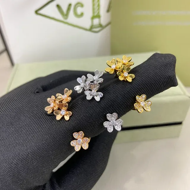 Van Cleef & Arpels Anel Motivo Floral Pavé-Set em Ouro e Prata 8