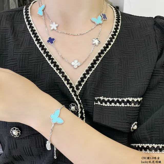Van Cleef &amp; Arpels Lucky قلادة متعددة المواضيع بالمينا واللؤلؤ الطبيعي 9