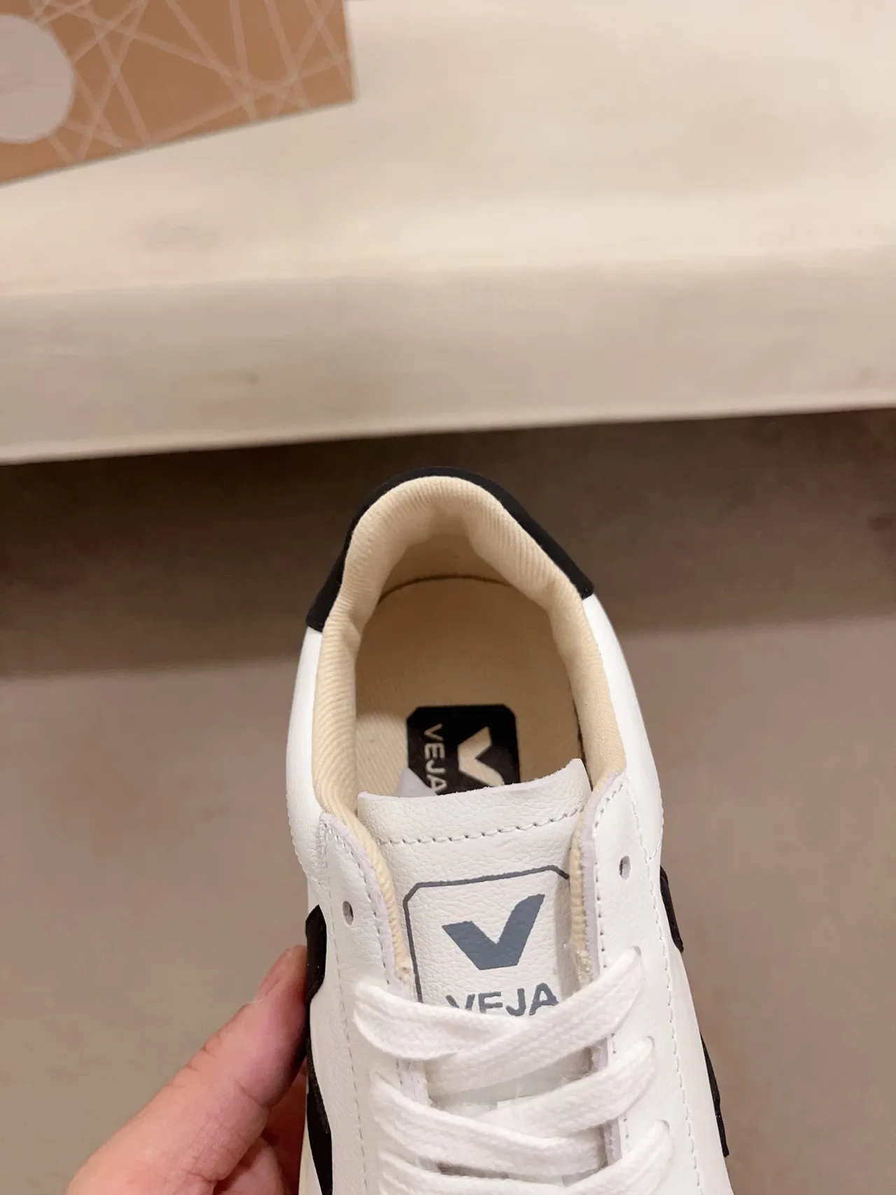 VEJA White Black Low-Top Leather Upper Lifestyle Sneakers 3