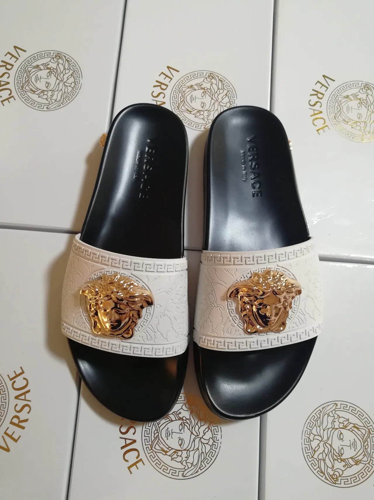 Versace Noir Beige Tête Médusa Appliqué Bordure Greca Clé Chaussons 4