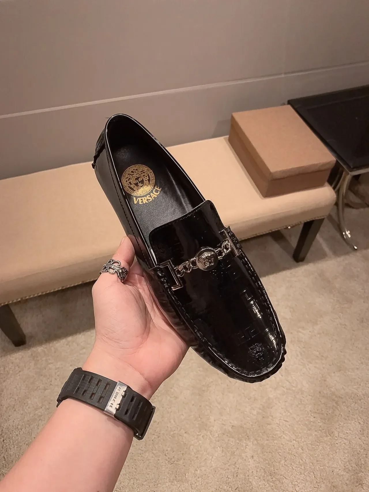 Versace Chain Reaction Mocassins en Cuir Verni Noir 8