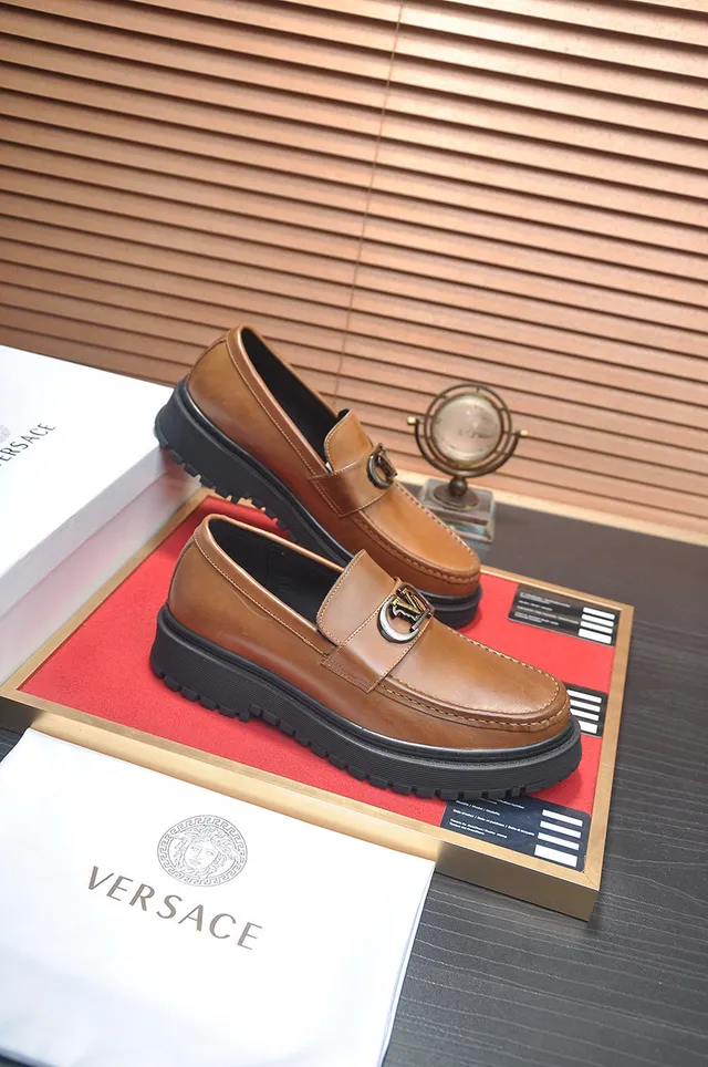 Versace Chain Reaction marrom preto bege couro metal V-Buckle loafers 6