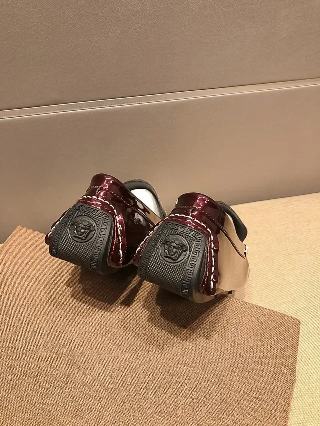 Versace Chain Reaction bordeaux cuir patenté loafers 2