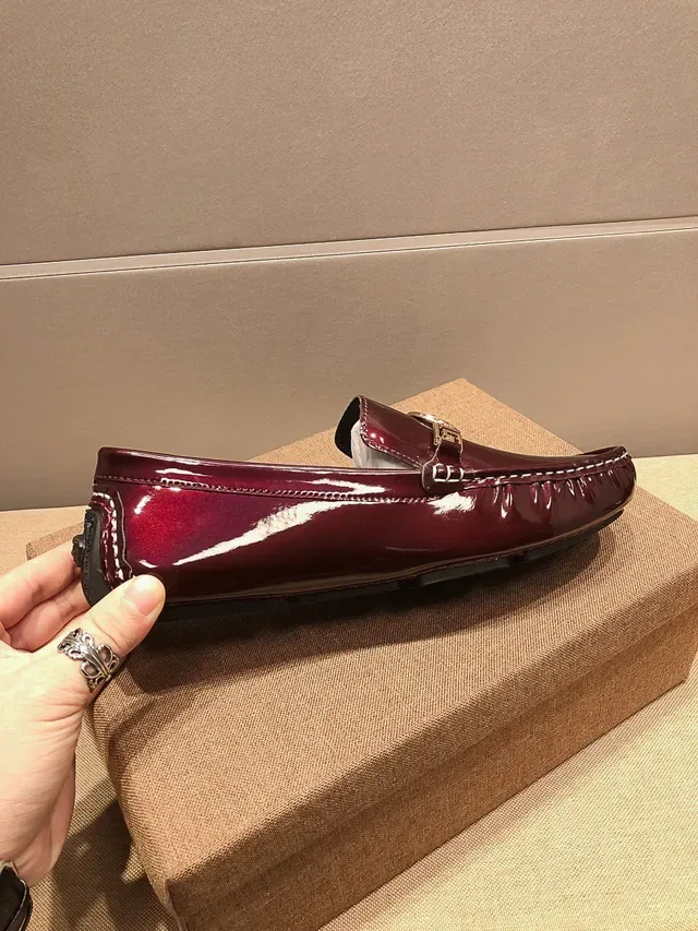 Versace Chain Reaction bordeaux cuir patenté loafers 8