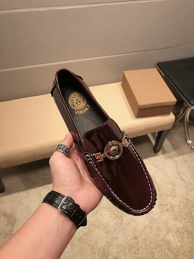 Versace Chain Reaction bordeaux cuir patenté loafers 9