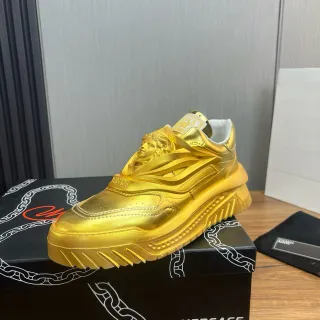 Versace Chain Reaction मेटैलिक सोना चंकी स्नीकर
