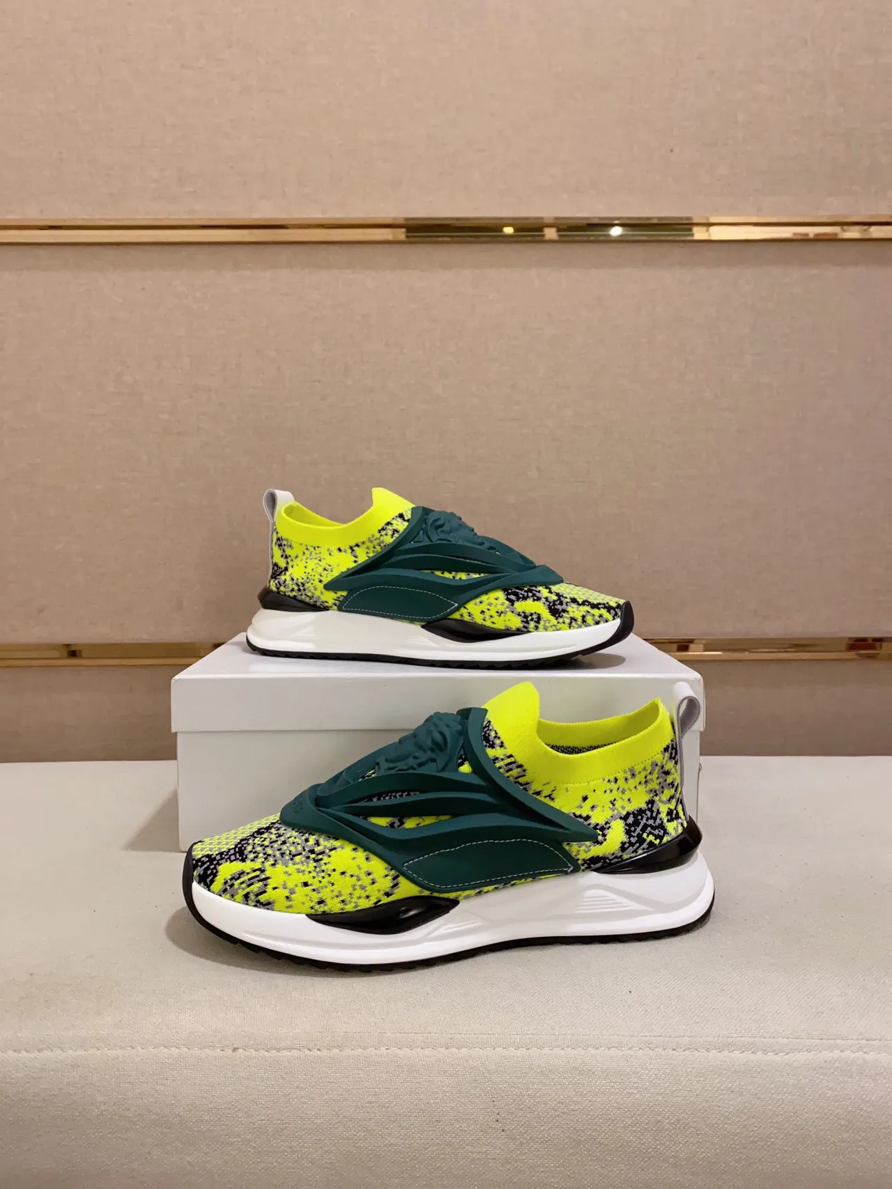 Versace Chain Reaction Sneakers Lifestyle Jaune Néon Tricot Tacheté 4