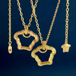 Versace Greca Odissea Collares con colgante de nube tono dorado