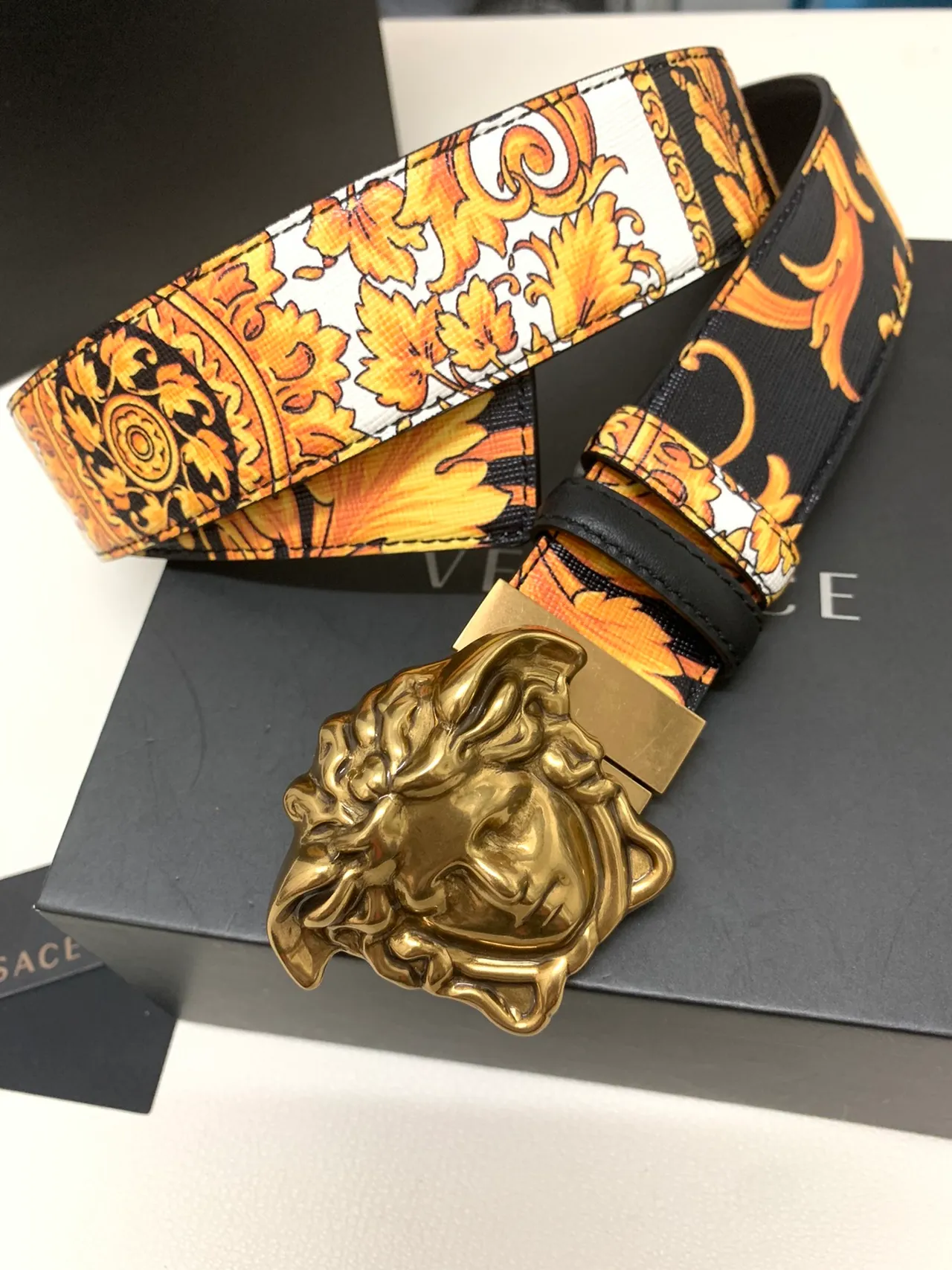 Versace Medusa Baroque Print Fivela Dourada Cinto de Couro 1