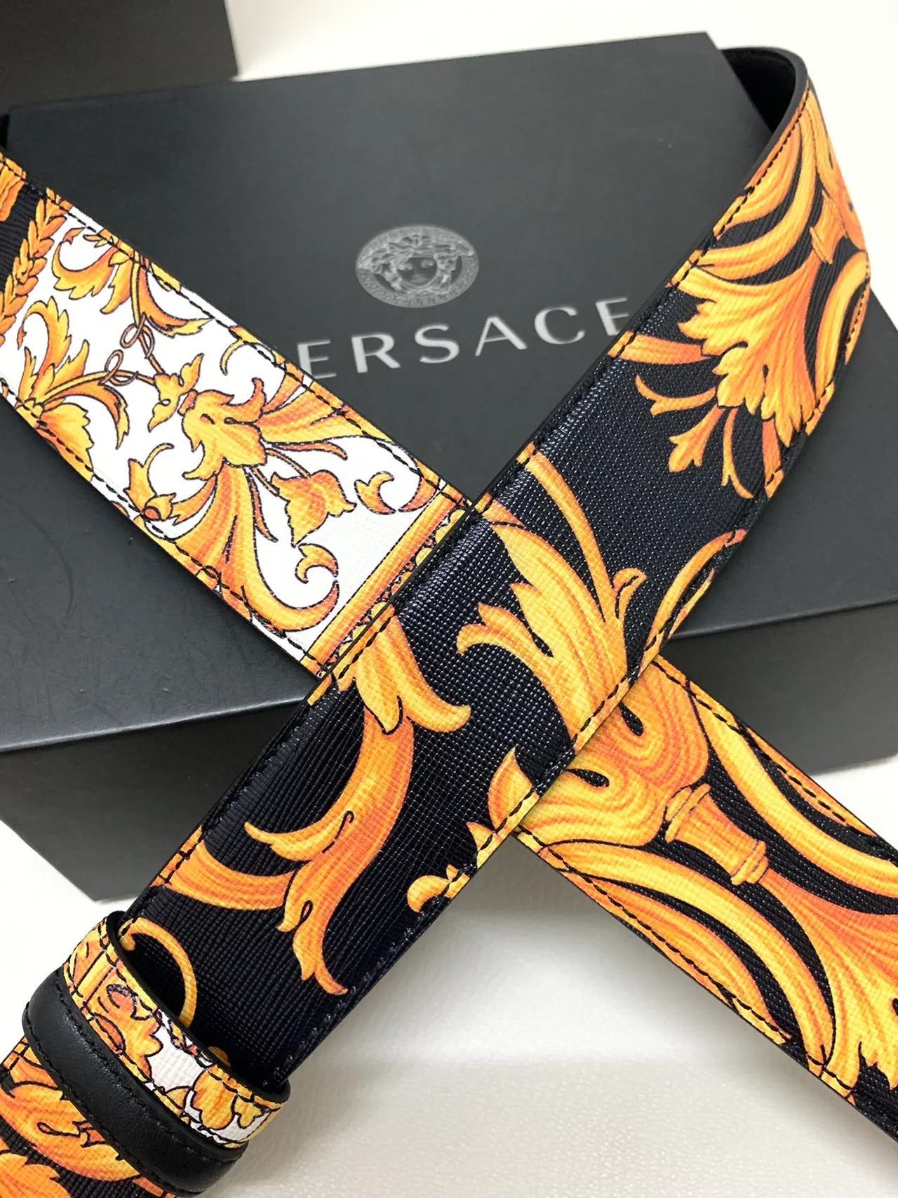 Versace Medusa Baroque Print Fivela Dourada Cinto de Couro 2