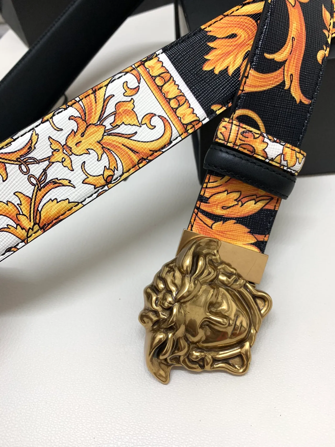Versace Medusa Baroque Print Fivela Dourada Cinto de Couro 4