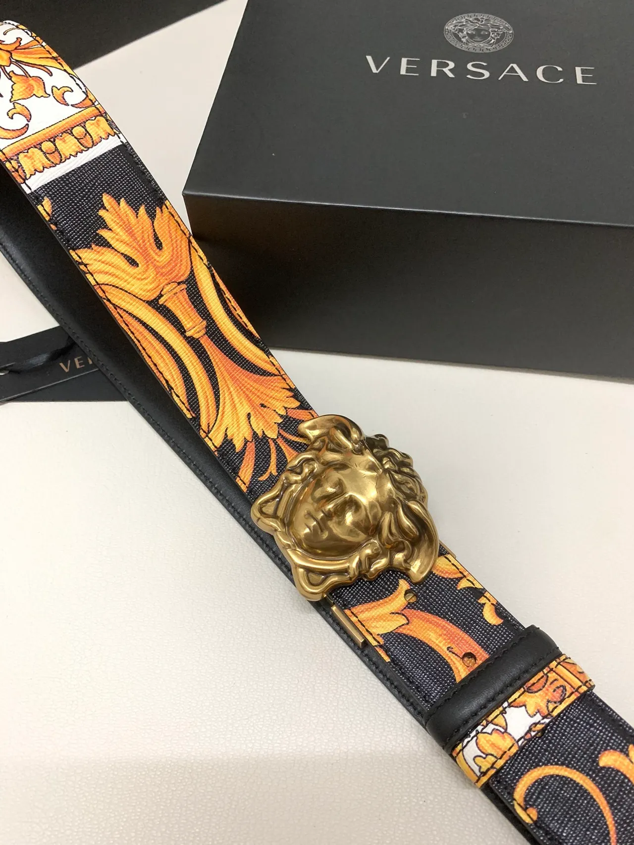 Versace Medusa Baroque Print Fivela Dourada Cinto de Couro 7