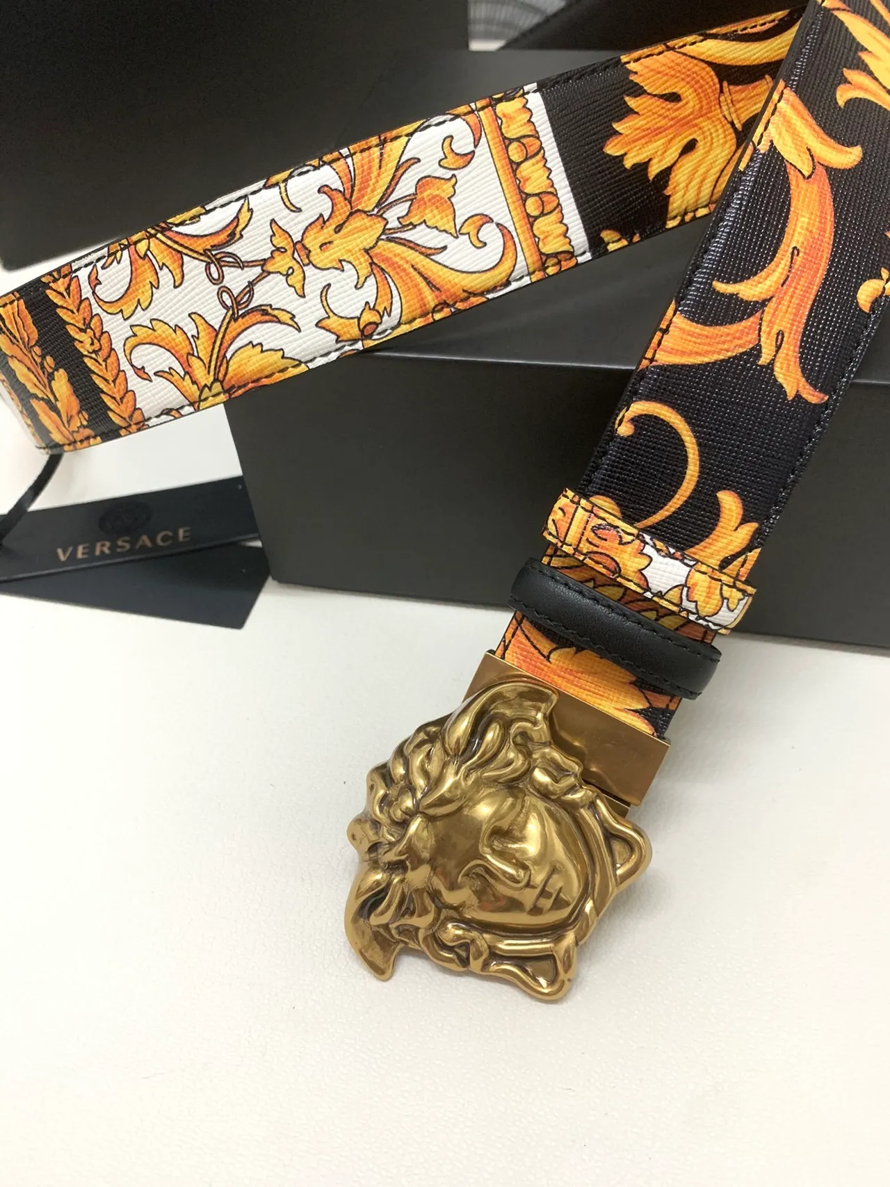 Versace Medusa Baroque Print Fivela Dourada Cinto de Couro 8