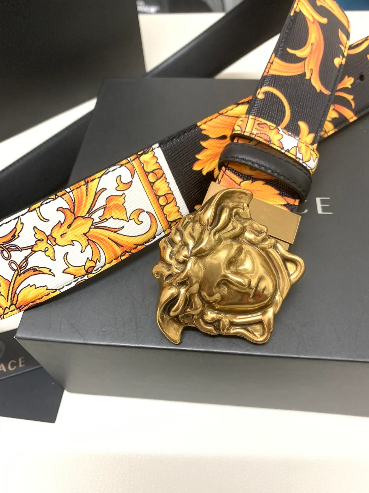 Versace Medusa Baroque Print Fivela Dourada Cinto de Couro 9