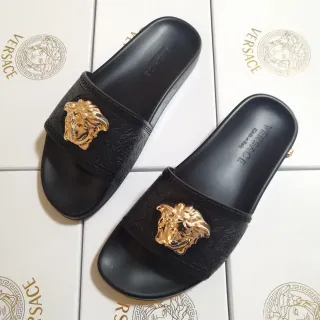 Versace Medusa Slide काले स्वर्ण सिर प्रतीक Greca कुंजी पैटर्न बॉर्डर सैंडल