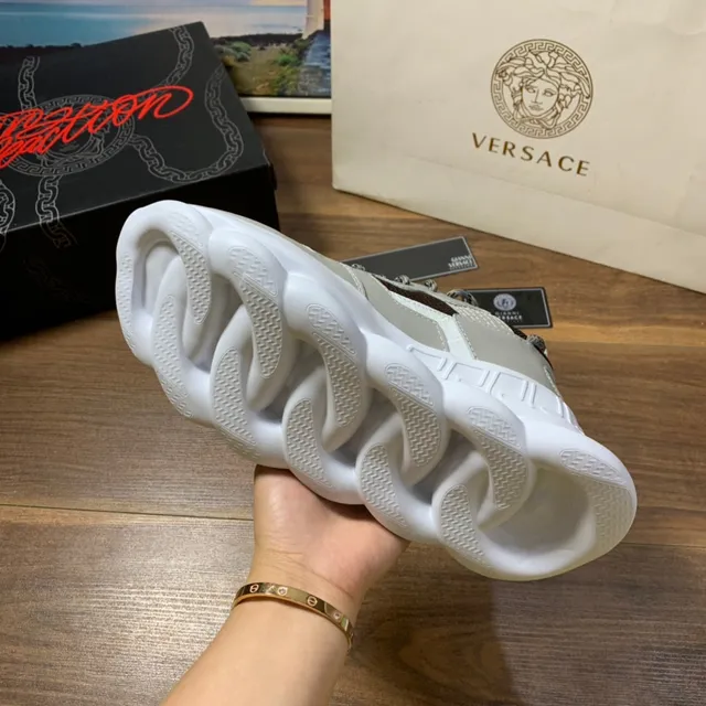 Versace Odissea बेज ब्राउन स्कल्प्टेड सोल ग्रेका की पैटर्न ओवरले चंकी स्नीकर्स 2