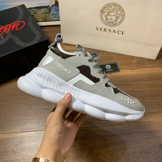 Versace Odissea बेज ब्राउन स्कल्प्टेड सोल ग्रेका की पैटर्न ओवरले चंकी स्नीकर्स 4