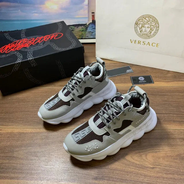 Versace Odissea बेज ब्राउन स्कल्प्टेड सोल ग्रेका की पैटर्न ओवरले चंकी स्नीकर्स 8
