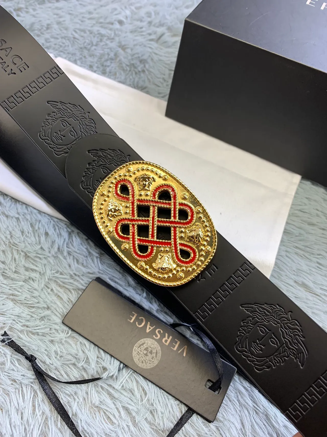 Versace Odissea Cinto de couro preto dourado mate com cabeças de Medusa embossadas 7