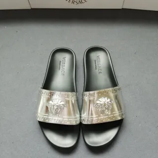 Versace Odissea Medusa Silver Greca पट्टी वाली चप्पल