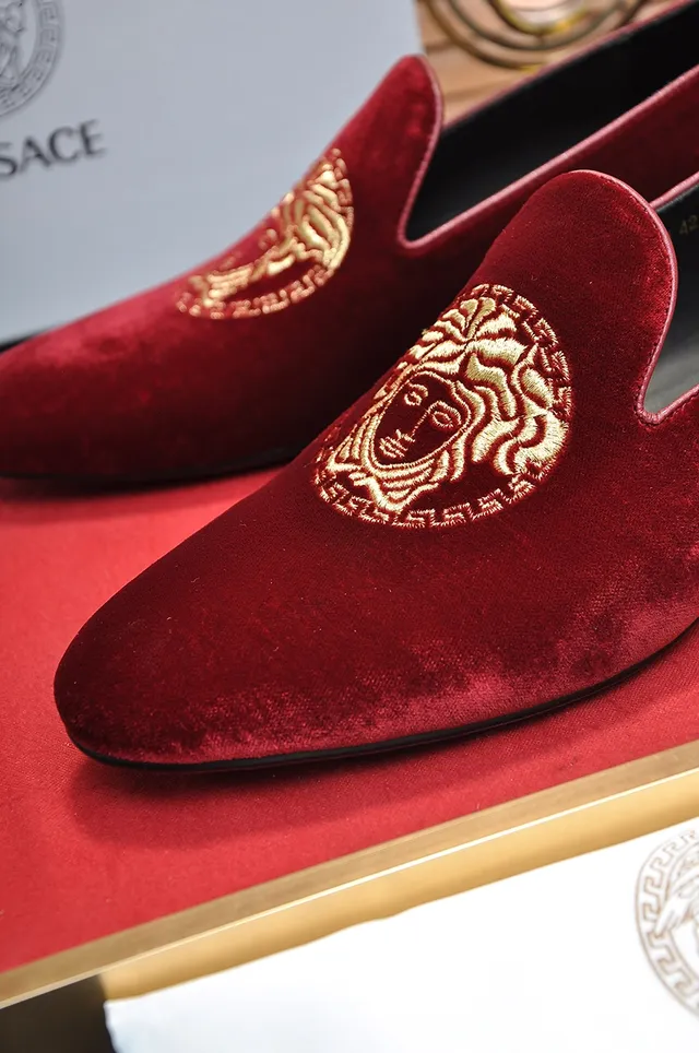 Versace أحمر ذهبي مخمل علوي ميدوسا تطريز لافر 2