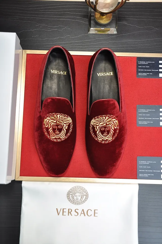 Versace أحمر ذهبي مخمل علوي ميدوسا تطريز لافر 5