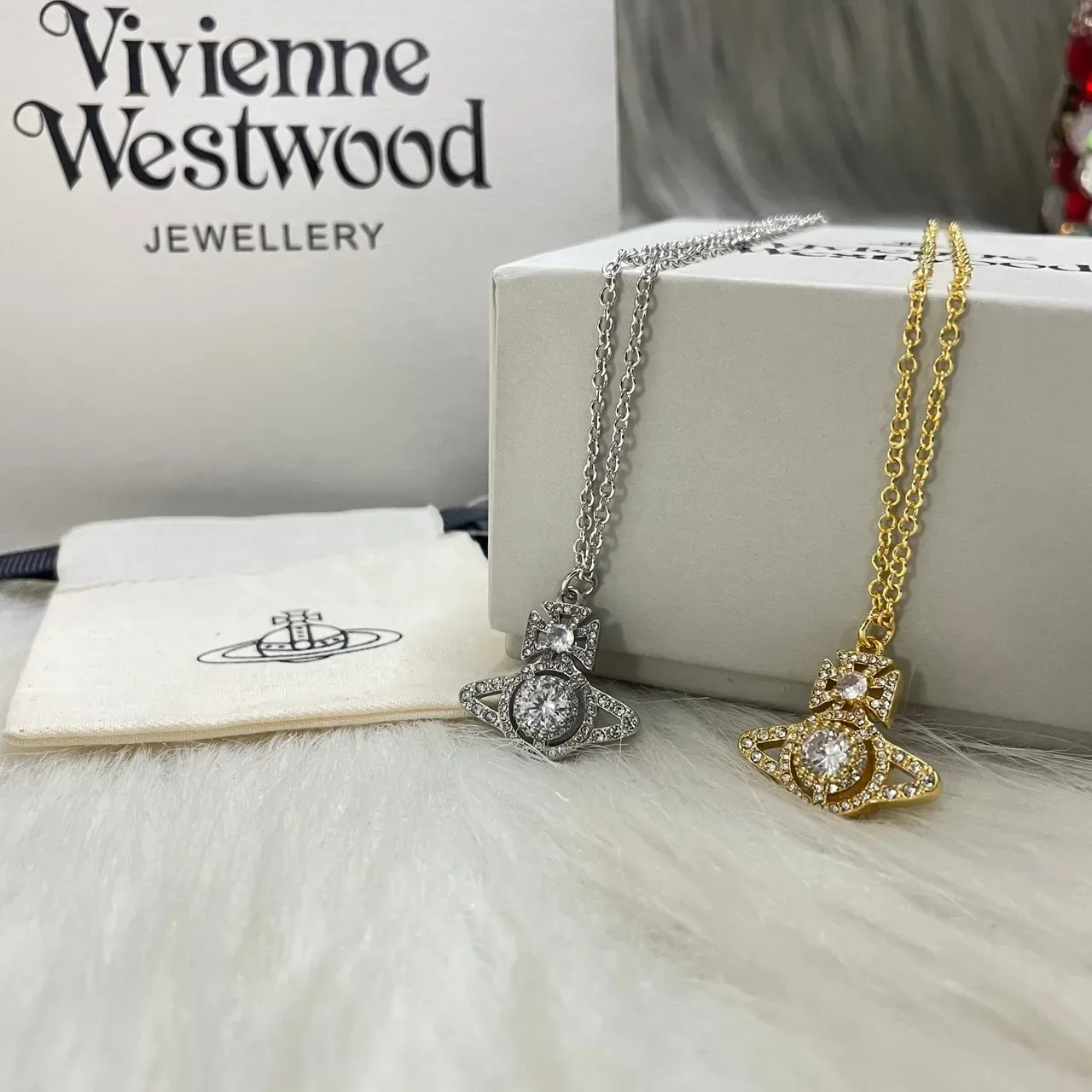 Vivienne Westwood Collier avec pendentif Orb en cristal 4