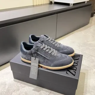 Zegna ধূসর নীল স্যুড উপর বৈপরীত্য নেভি হিল ট্যাব লাইফস্টাইল স্নিকার্স