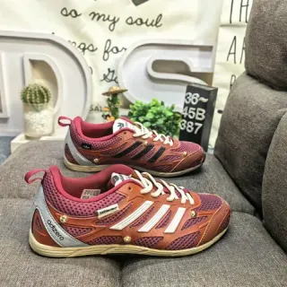 Adidas adizero लाल गुलाबी सांस लेने योग्य जाल ऊपरी तीन पट्टियों संश्लेषित ओवरले जीवनशैली स्नीकर्स