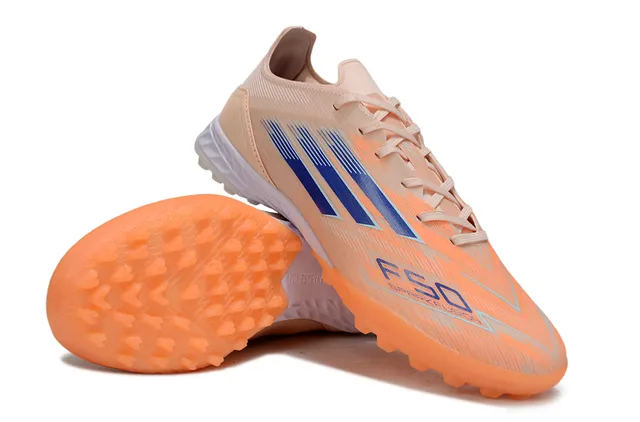 Adidas Chaussures de football turf beige orange low-cut upper synthétique studs coniques 4