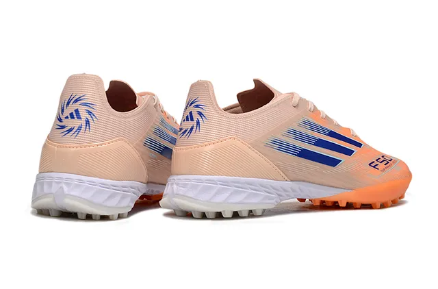 Adidas Chaussures de football turf beige orange low-cut upper synthétique studs coniques 5