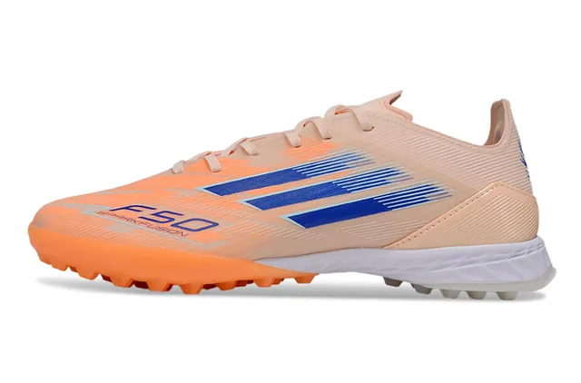 Adidas Chaussures de football turf beige orange low-cut upper synthétique studs coniques 7