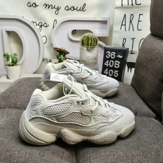 Adidas حذاء رياضي سميك بقماش شبكي طبقات وصوف بيج