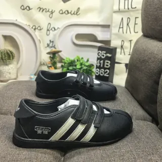 Adidas काले और Off-White तीन पट्टी बिना लेस के वेल्क्रो पट्टियाँ स्नीकर्स