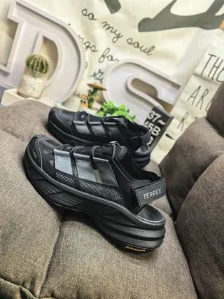 Adidas Noir Gris Semelle Épaisse Upper de Maille Sandales Casuales 7