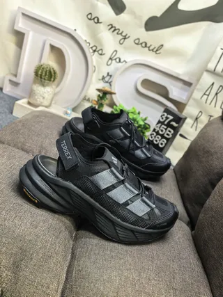 Adidas Noir Gris Semelle Épaisse Upper de Maille Sandales Casuales 9